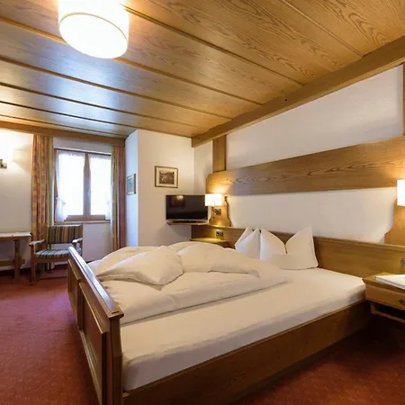 Haus Gamberg & Premium Sommerkarte Hotel Sankt Anton am Arlberg